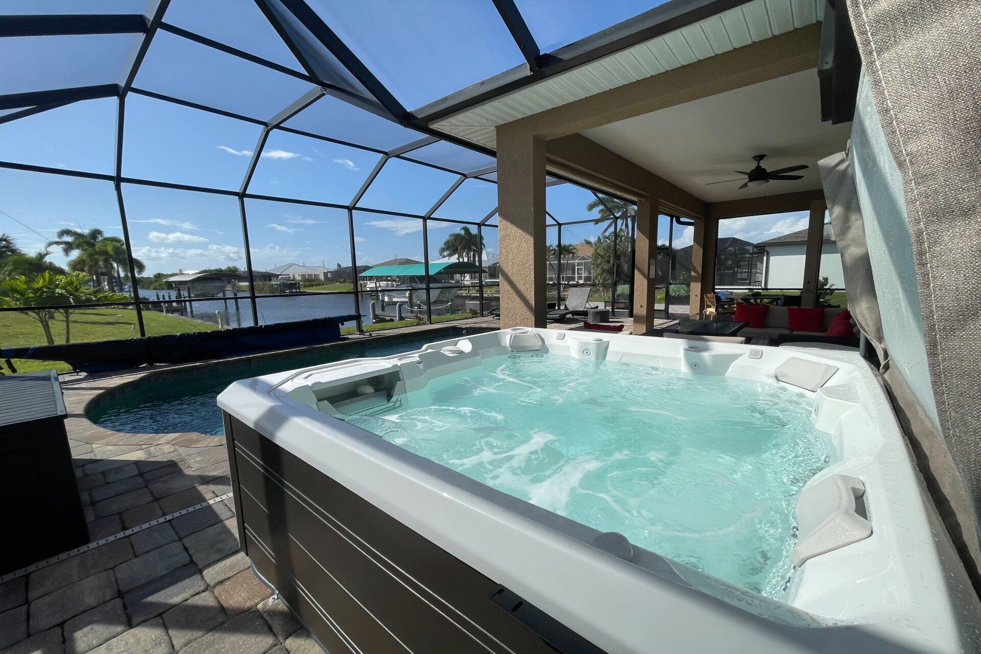 Bain à remous extérieur