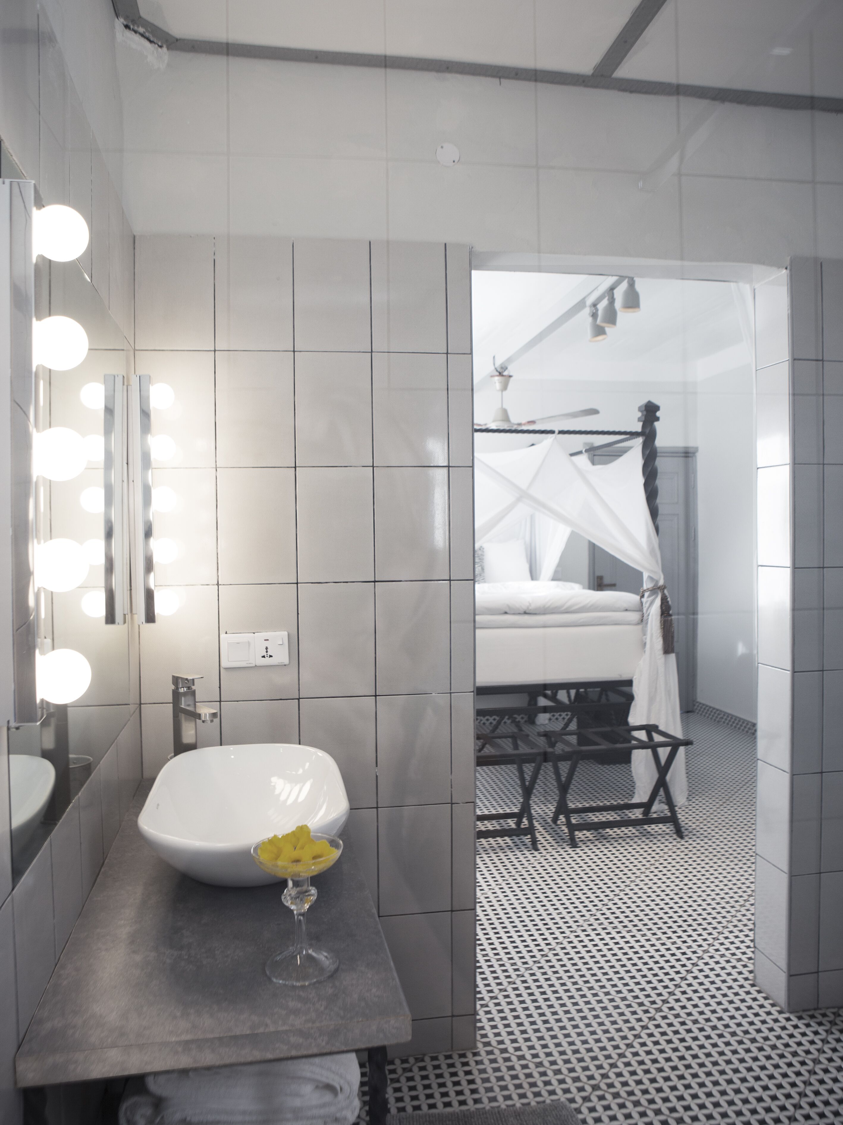 Deluxe Room | Bathroom | Shower, rainfall showerhead, free toiletries, hair dryer