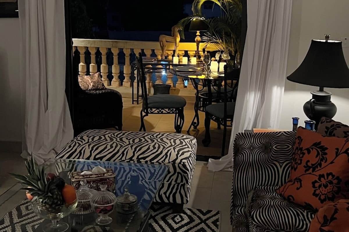 Superior-suite | Minibar, pengeskab på værelset, individuelt design