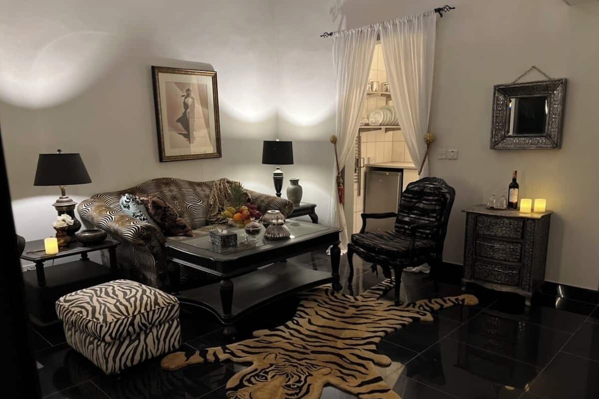 Luxury Suite | Minibar, in-room safe, individually decorated, individually furnished
