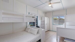 3 soverom, strykejern/-brett og sengetøy