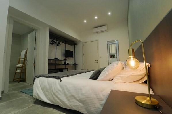 مكتب ومكواة/لوح كي وواي فاي مجانًا وملاءات أسرّة