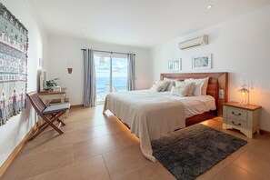 4 bedrooms, in-room safe, iron/ironing board, free WiFi