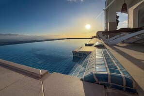 Outdoor pool, a heated pool - Villa Acacia- Spectacular Ocean view & heated pool (Arco Da Calheta)