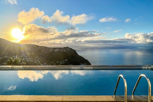 Villa Acacia- Spectacular Ocean view & heated pool