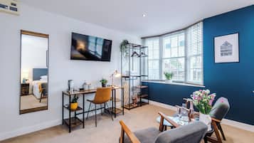 Deluxe Studio, Courtyard View | Room amenity