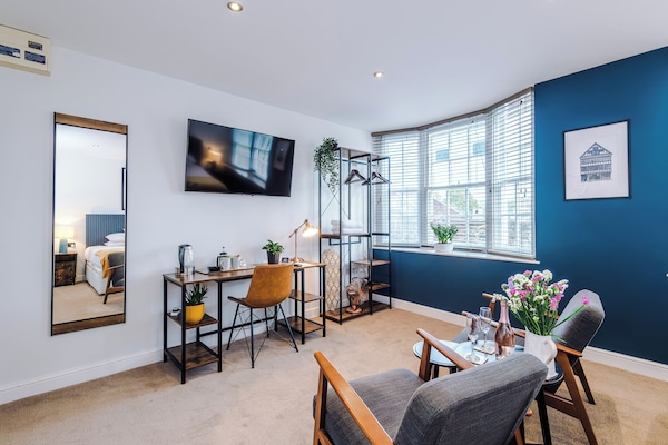 Deluxe Studio, Courtyard View | Room amenity