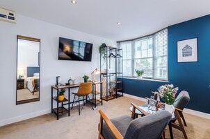 Deluxe Studio, Courtyard View | Room amenity