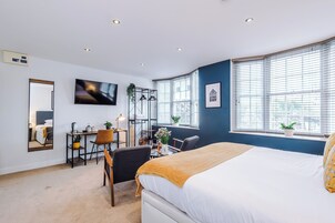 Deluxe Studio, Courtyard View | Room amenity