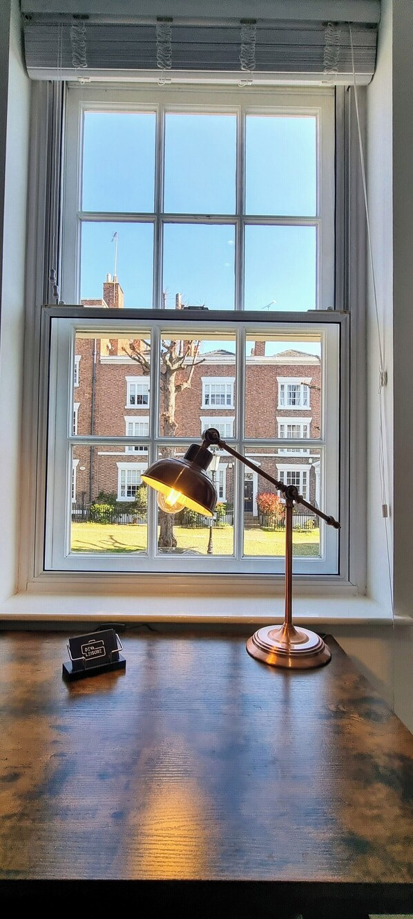 Deluxe-huoneisto | Ylelliset vuodevaatteet, yksilöllisesti sisustettu