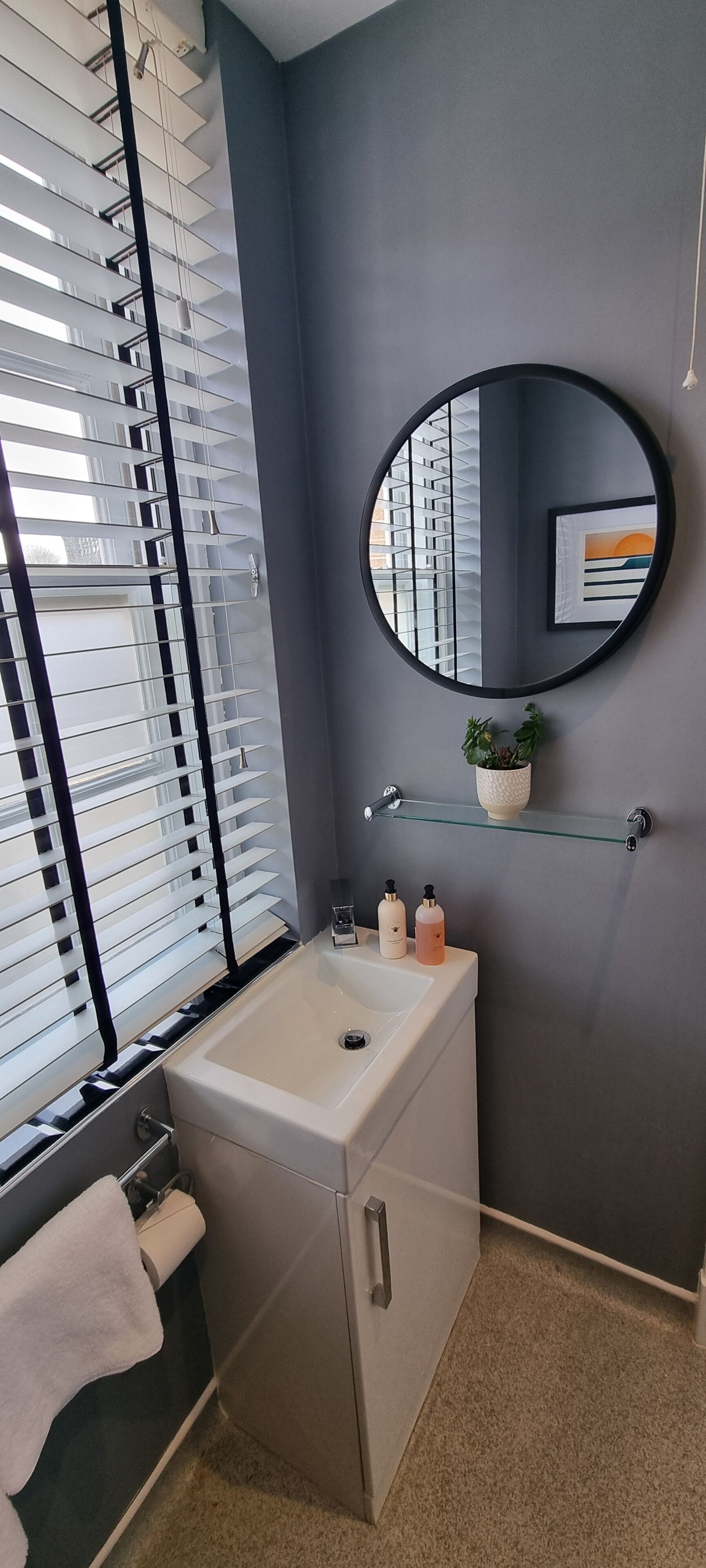 Deluxe Apartment | Bathroom | Shower, hair dryer, towels, soap