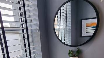 Deluxe Apartment | Bathroom | Shower, hair dryer, towels, soap