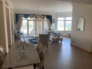 Smart-TV, Tischtennisplatte