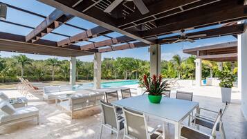 Romantic Villa | Lanai