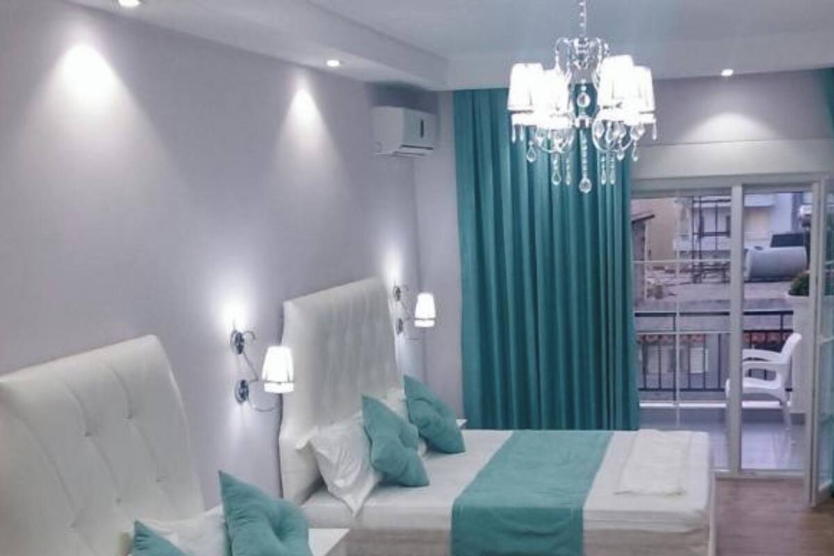 Premium bedding, laptop workspace, blackout drapes, WiFi (free)