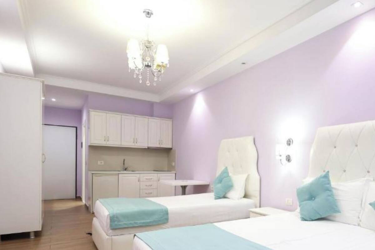 Premium bedding, laptop workspace, blackout drapes, WiFi (free)
