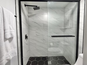 Shower, hair dryer - Chateau 6W | Alluring Beachfront Condo (Belleair Beach)