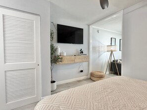 1 bedroom, iron/ironing board, Internet - Chateau 6W | Alluring Beachfront Condo (Belleair Beach)