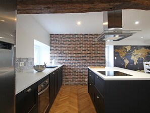 Réfrigérateur, micro-ondes, lave-vaisselle, congélateur