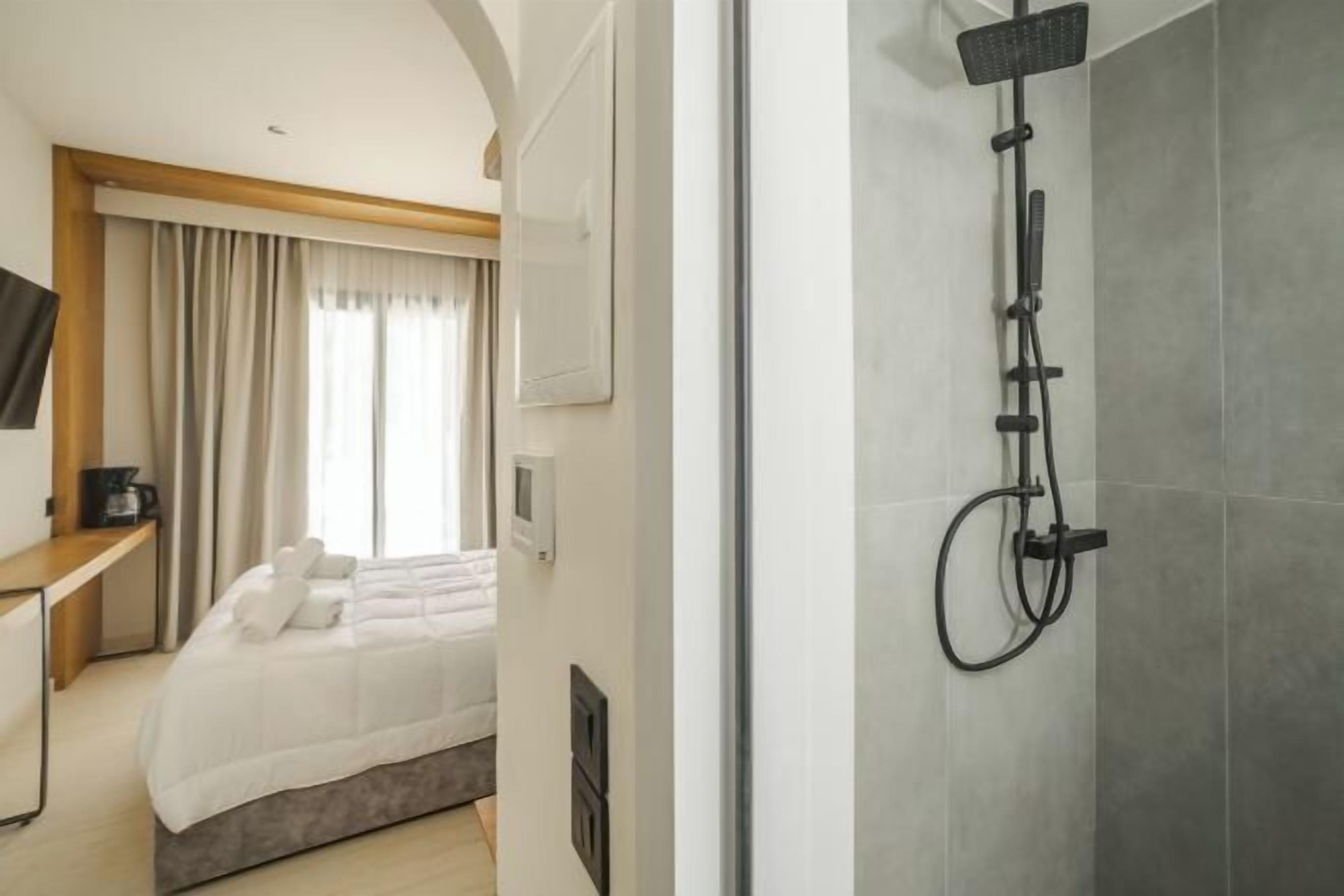Minibar, desk, blackout curtains, free WiFi