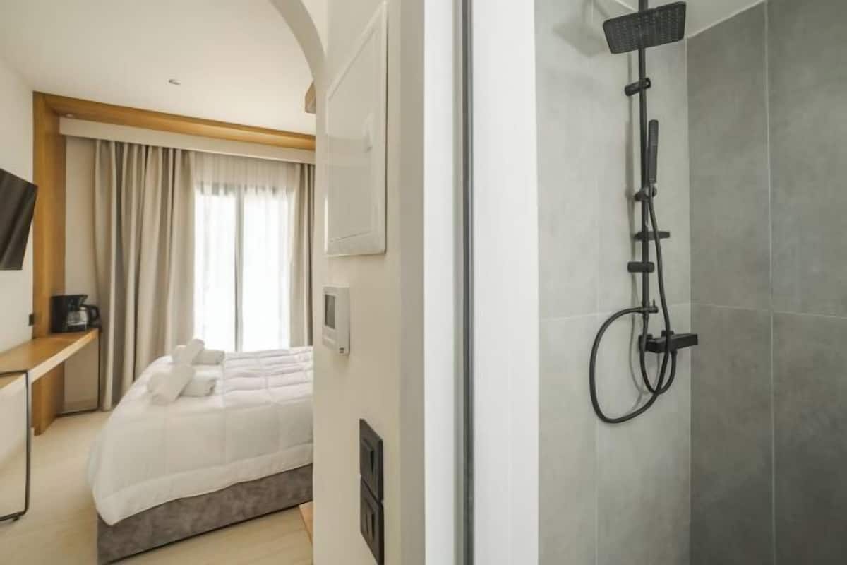Minibar, desk, blackout curtains, free WiFi