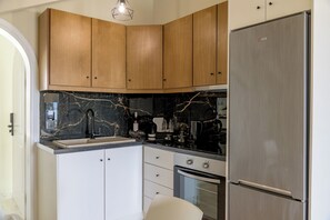 Loft Executive Suite Pool View | Private kitchen