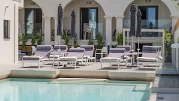 Seasonal outdoor pool, pool umbrellas, sun loungers