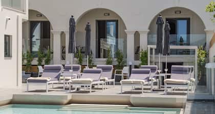 Nikon Boutique Hotel