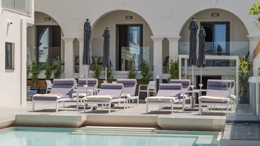 Nikon Boutique Hotel