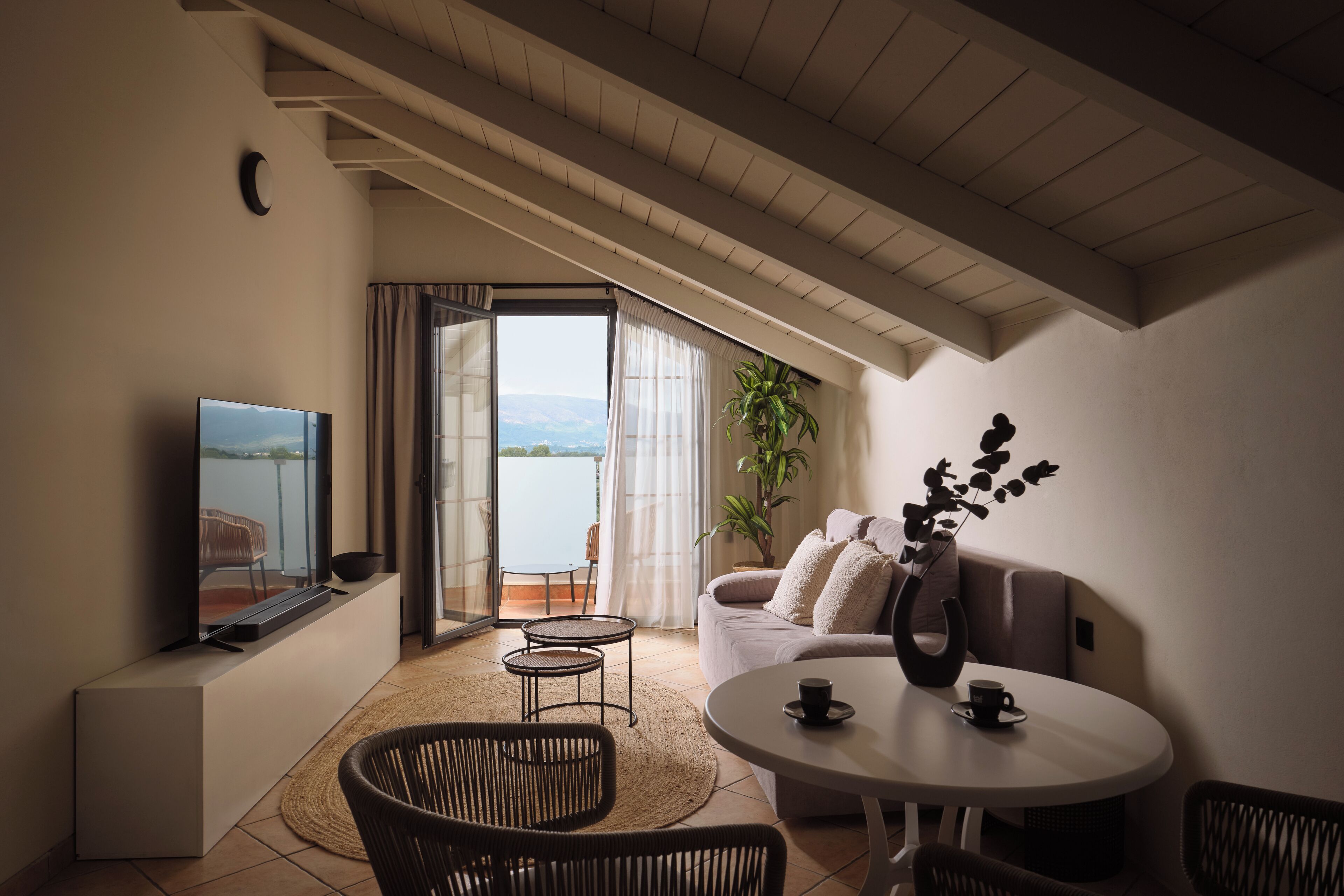 Loft Executive Suite Pool View | Living area | 42-inch Smart TV with satellite channels, TV