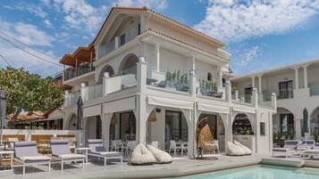 Fachada de la propiedad