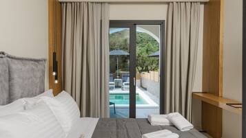 Superior Double with Private Pool | 1 bedroom, minibar, desk, blackout curtains