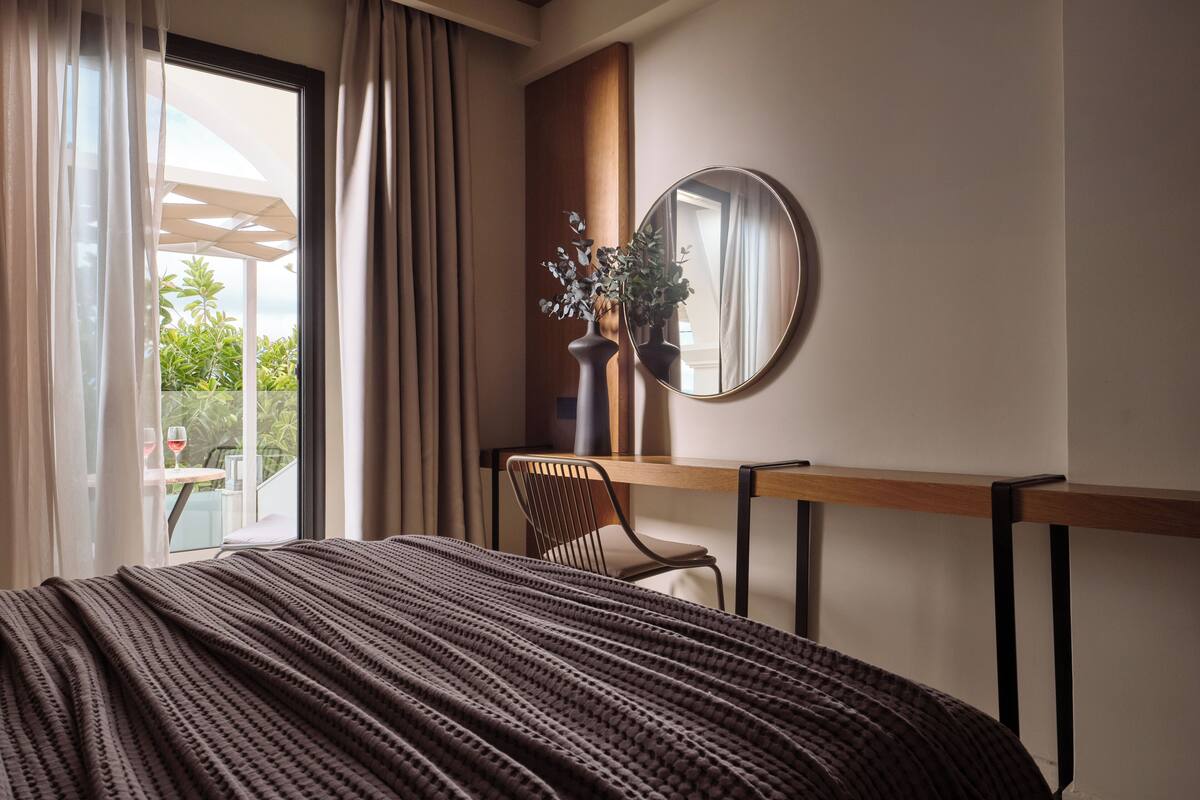 Executive Double Pool View | Minibar, desk, blackout drapes, WiFi (free)