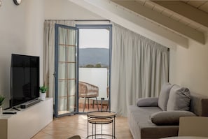 Loft Executive Suite Pool View | View from room