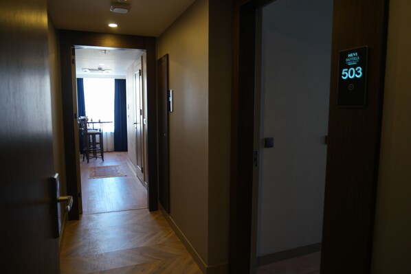 Family Room | 1 bedroom, minibar, in-room safe, desk