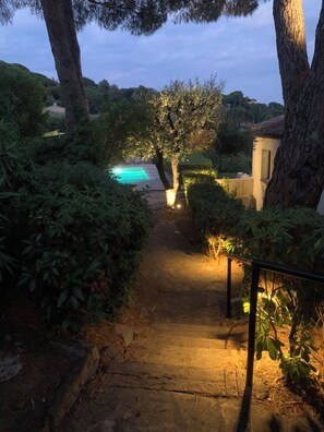Property grounds - 5 min walk from beaches: modern villa ideally located. Piscine vue mer(Gigaro) (La Croix-Valmer)