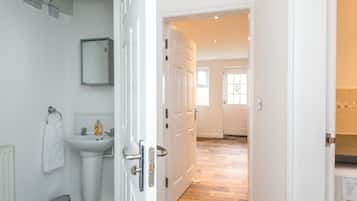 Combined shower/bathtub, hair dryer, towels, soap