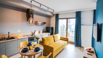 Business Apartment | Private kitchenette | Fridge, oven, stovetop, dishwasher