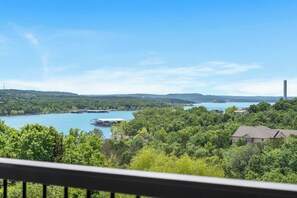 Property grounds - Lake View Condo, Spacious & Only 1 Mile to Silver Dollar City – 1204 (Branson)