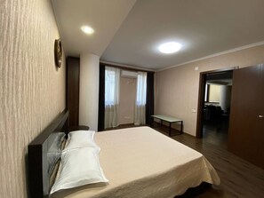 1 chambre, bureau, fer et planche à repasser, Wi-Fi