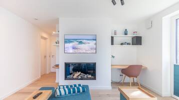 TV, fireplace, stereo