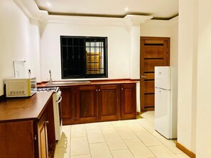 Private kitchen - Spacious 2 Bedroom Apartment 10min to Stade Limbe, with Sea view. (Limbe)