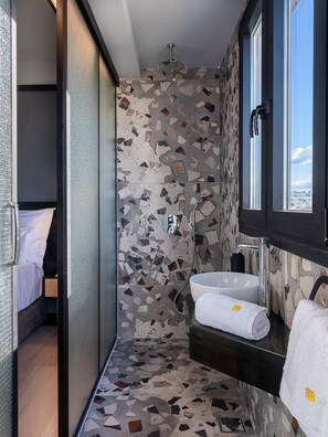 Minibar, in-room safe, individually decorated, individually furnished - 3 Pines Design Living (Heraklion)