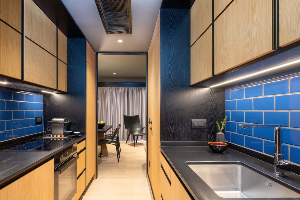 city experience suite | private kitchenette | mini-fridge, coffee/tea maker, electric kettle, toaster