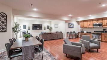 Smart TV, fireplace, offices