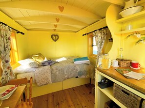 WiFi (無料)、ベッドシーツ