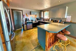 Fridge, microwave, oven, stovetop - Chic Mountain Home in Driggs, Near Grand Targhee w/Hot Tub (Driggs)