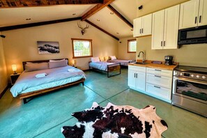 4 bedrooms, iron/ironing board, travel crib, free WiFi - Chic Mountain Home in Driggs, Near Grand Targhee w/Hot Tub (Driggs)