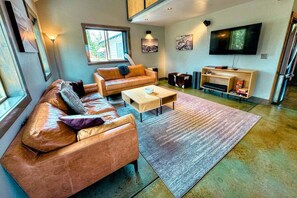 Smart TV - Chic Mountain Home in Driggs, Near Grand Targhee w/Hot Tub (Driggs)