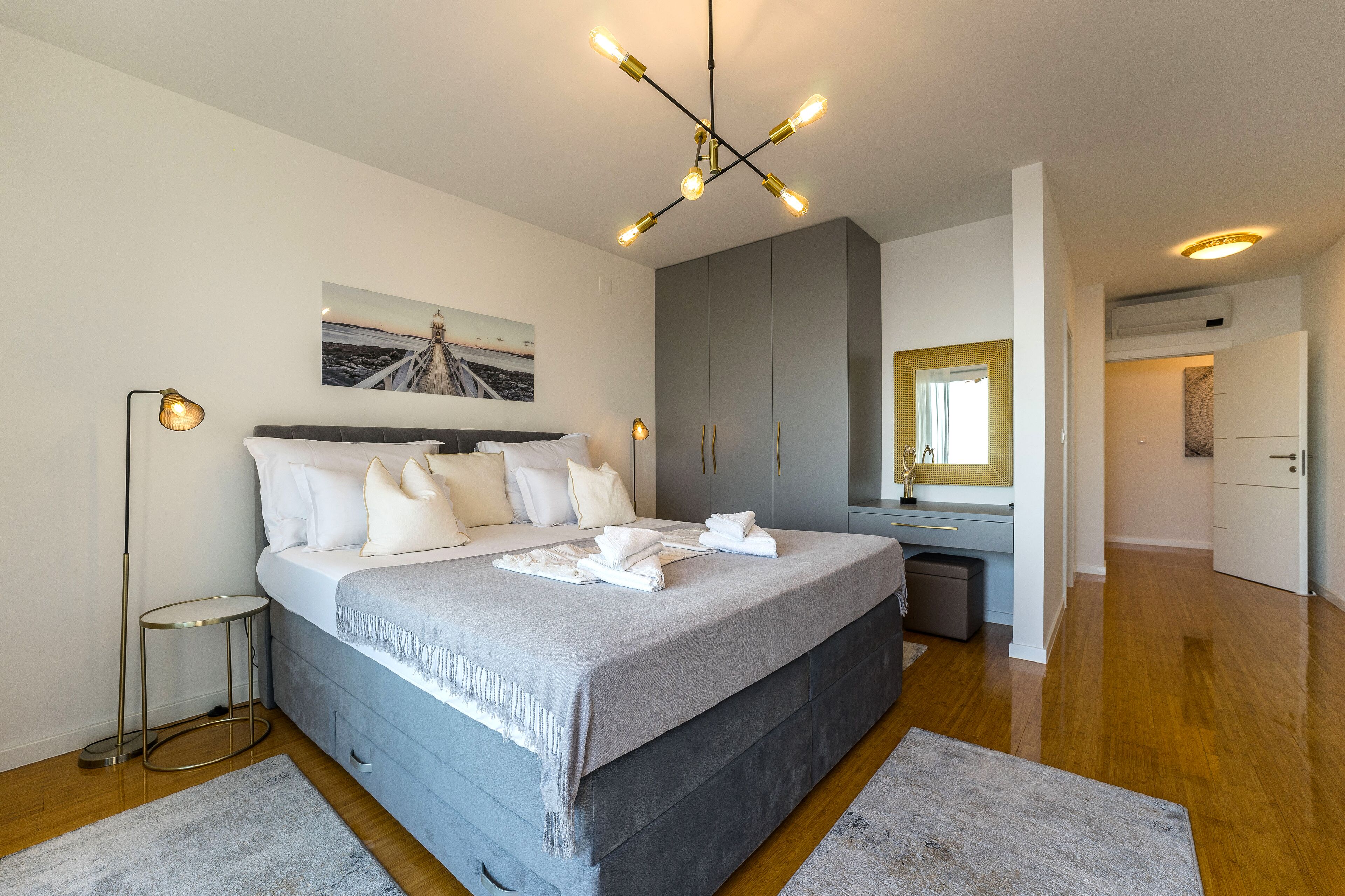 3 bedrooms, in-room safe, WiFi (free), bed sheets